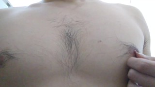 トイレで声を出さないように乳首をいじる元サッカー部男子