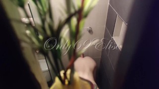 Mi cuñado me espía en la regadera