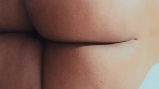 Hot maid does naked cleaning at home teasing me, I think I'll stick my dick in her🍑🍌😋🤤💦😈