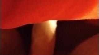 Je me masturbe avec une grosse queue vibrante