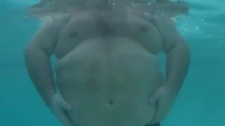 400 pound big bear taking a little dip 💦