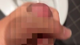 ショッピングモールのトイレでオ○二