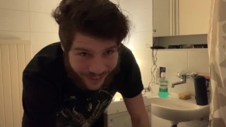 Samuro Try‘s to Figure out where he has to blast his Cumshot