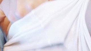 Coño hambriento jugando con dedos y un orgasmo squirt