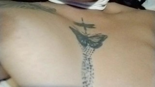 Latina sexy y sus enormes tetas