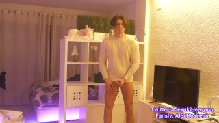 High class prettyboy cums while his parents are not at home.