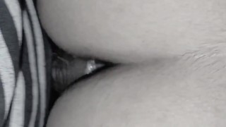 Saliendo de trabajar me follo el culo grande de mi compañera. Vertical