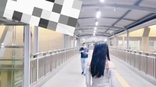 地铁电梯, 差点被看到