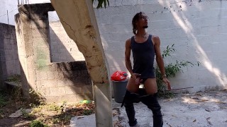 El guapo extraño regresa y se la saca con destreza: Raba Erre