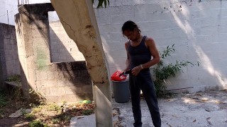 El guapo extraño regresa y se la saca con destreza: Raba Erre