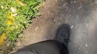 Rica ereccion en el parque publico