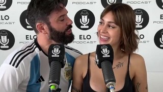 ASI LE GUSTA QUE LE CHUPEN LOS PEZONES A CAMI NAIR