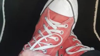 Viens lecher mes converse