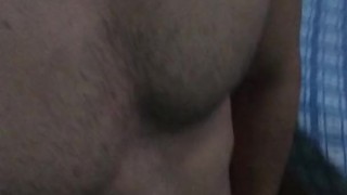 Jovencito se masturba antes de bañarse