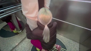 Dick Flash! An unknown sporty girl from the hotel gives me a blowjob in the public elevator