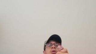 Il mio grosso cazzo va masturbato con due mani!