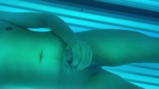 Cumming HARD in the tanning bed - Dwayne Rider
