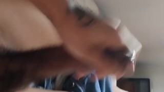 Dotado batendo punheta de manhã