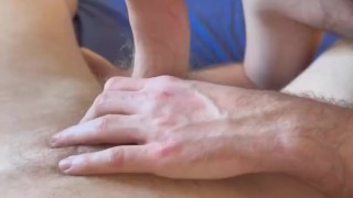 Il mio ragazzo succhia il mio grosso cazzo italiano