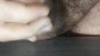 Je branle ma bite asiatique en pensant à mon copain (slow motion)