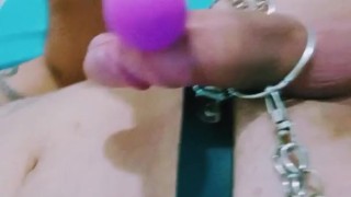 No aguanto ni 5 minutos con el vibrador de mi novia, se disparó el semen y casi me da en la boca 😜