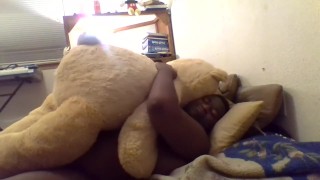 Teddy bear kissing (credits: ellie goulding)