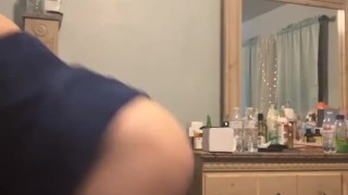 Ebony lightskin throwing that ass