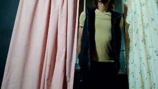 Un adulto jugando en la ventana: Raba Erre