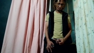 Un adulto jugando en la ventana: Raba Erre