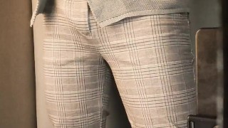 Дрочу и ем сперму в примерочной, боюсь быть застуканным