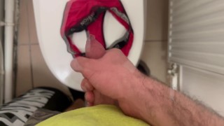 Ma collègue de travail veut du sperme dans sa culotte pour allez bosser