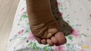 Empleada domestica se deja meter la polla de su jefe por el culo mientras la esposa no está en casa