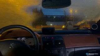 Сводная сестричка помыла машину и не забыла про член водителя. Вдоволь наглоталась спермы