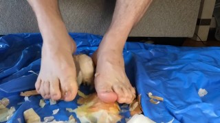 Man Toes Peels An Onion ASMR