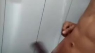 Latino Dotado en la ducha
