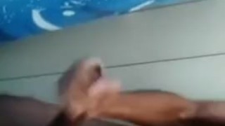 Latino Dotado en la ducha