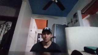 Sentadillas gym in home muscle man