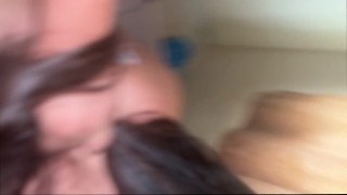 Encuentro desnuda a mi hermanastra en mi cuarto me voy a divertir mucho cogiendola de perrito