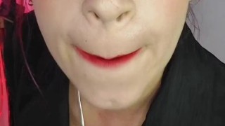 ShyyFxx tu jefa mandona se pajea con un chupetin y te obliga a lamerle la concha FEMDOM HUMILLANTE