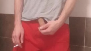 VOY AL BAÑO CON GANAS DE MEAR