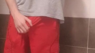 VOY AL BAÑO CON GANAS DE MEAR