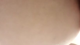 Волк вонюша анально воет от пальцев в жопе и уринально хлебает вкусняшку