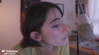 Leyendo el poema neurosis de Julián del Casal.