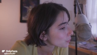 Leyendo el poema neurosis de Julián del Casal.