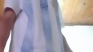 ay dios mio mira como la mueve el argentino