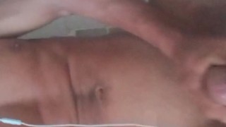 Masturbándome en el baño