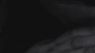 Engaño a mi mejor amiga para que me chupe la polla