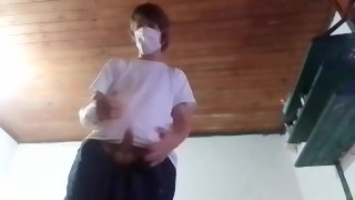 Joven de 18 con su pene flacido