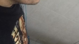 BULTOS ENORMES DE LA VERGA DE UN MACHO JOVEN 🤴🏻🌶️