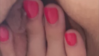 No pienso en un hombre cuando me masturbo. Prefiero pensar en una mujer. No estaría mal un trío. Cal